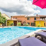 Beautiful Loreta With Private Pool Near Pula And Rovinj *