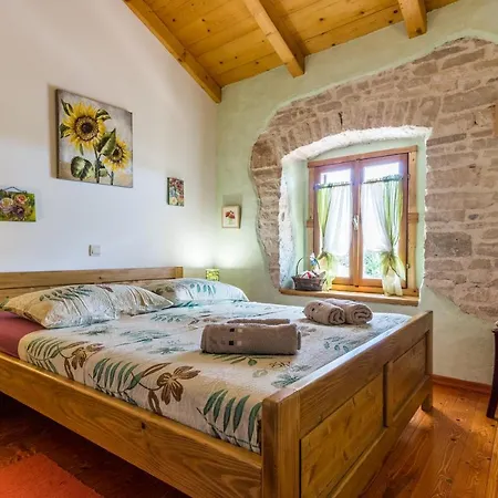 Villa Beautiful Loreta With Private Pool Near Pula And Rovinj Cabrunici