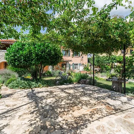 Villa Beautiful Loreta With Private Pool Near Pula And Rovinj Cabrunici