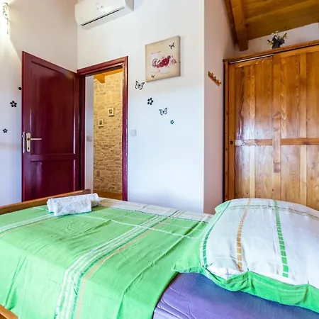 Villa Beautiful Loreta With Private Pool Near Pula And Rovinj Cabrunici