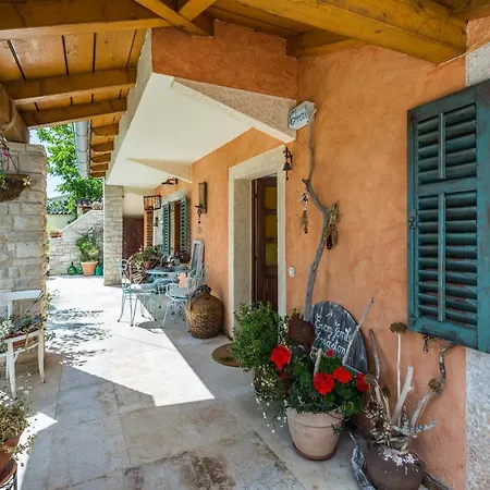 Villa Beautiful Loreta With Private Pool Near Pula And Rovinj *