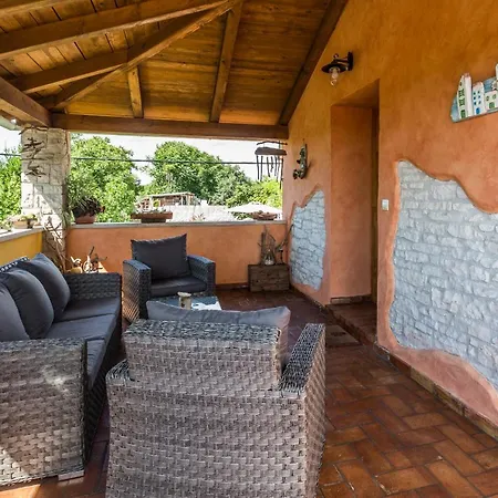 Villa Beautiful Loreta With Private Pool Near Pula And Rovinj