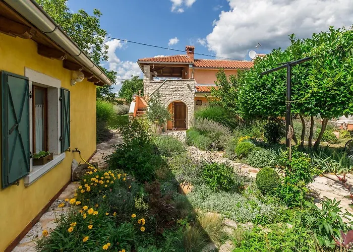 Beautiful Loreta With Private Pool Near Pula And Rovinj Cabrunici