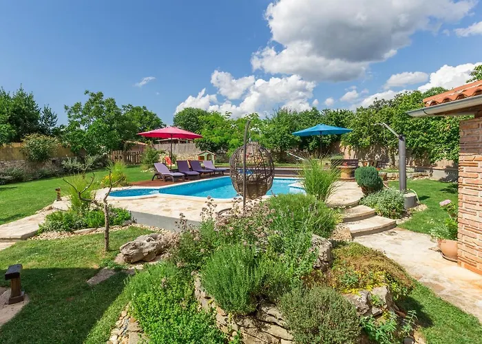 Beautiful Loreta With Private Pool Near Pula And Rovinj