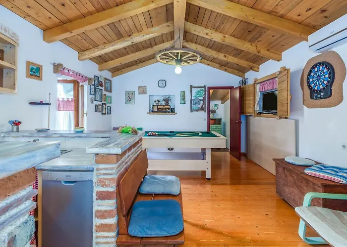 Beautiful Loreta With Private Pool Near Pula And Rovinj Cabrunici