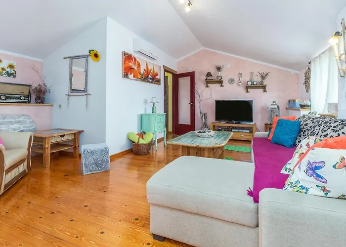 Beautiful Loreta With Private Pool Near Pula And Rovinj Βίλα Cabrunici