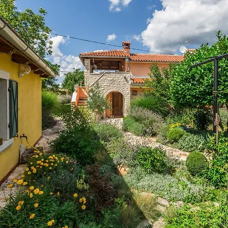Beautiful Loreta With Private Pool Near Pula And Rovinj Cabrunici