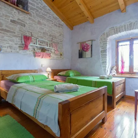 Villa Beautiful Loreta With Private Pool Near Pula And Rovinj
