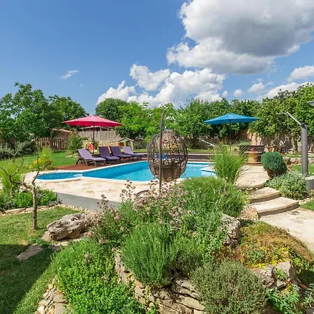 Beautiful Loreta With Private Pool Near Pula And Rovinj