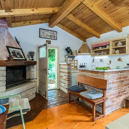 Villa Beautiful Loreta With Private Pool Near Pula And Rovinj Cabrunici