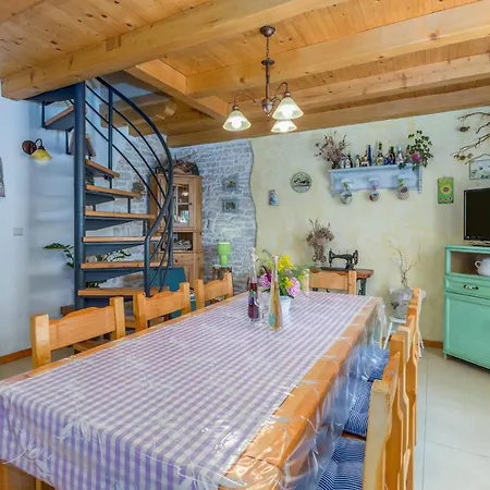 Villa Beautiful Loreta With Private Pool Near Pula And Rovinj *