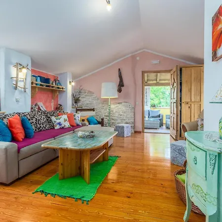 Villa Beautiful Loreta With Private Pool Near Pula And Rovinj Cabrunici